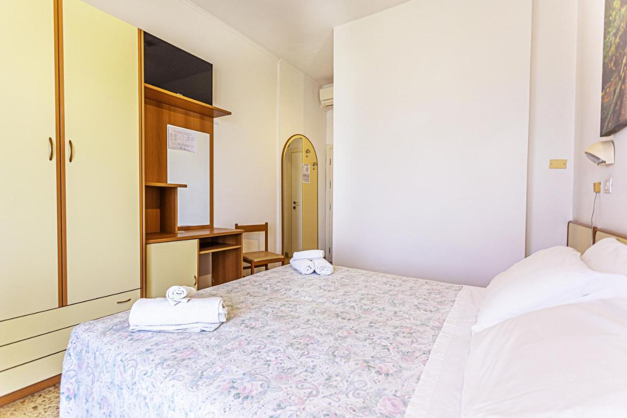 Hotel Continental Bellaria-Igea Marina Exterior foto